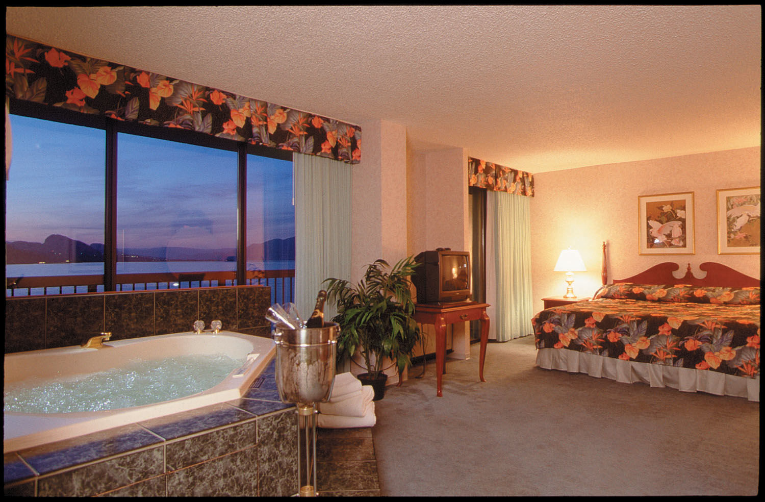 Lakeside Resort 4*