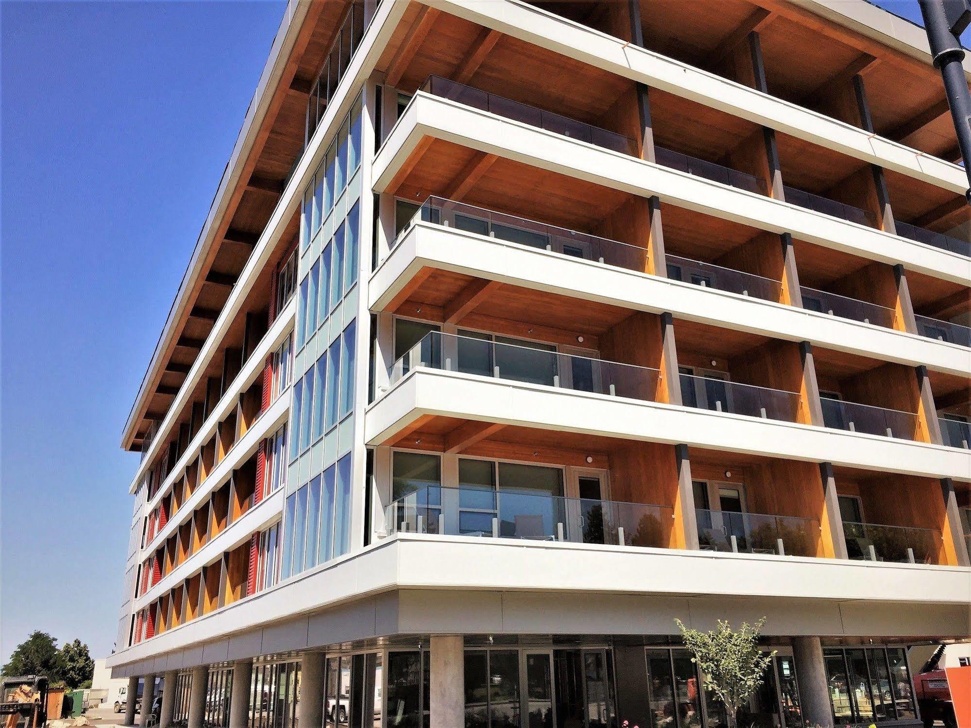 Lakeside 4*