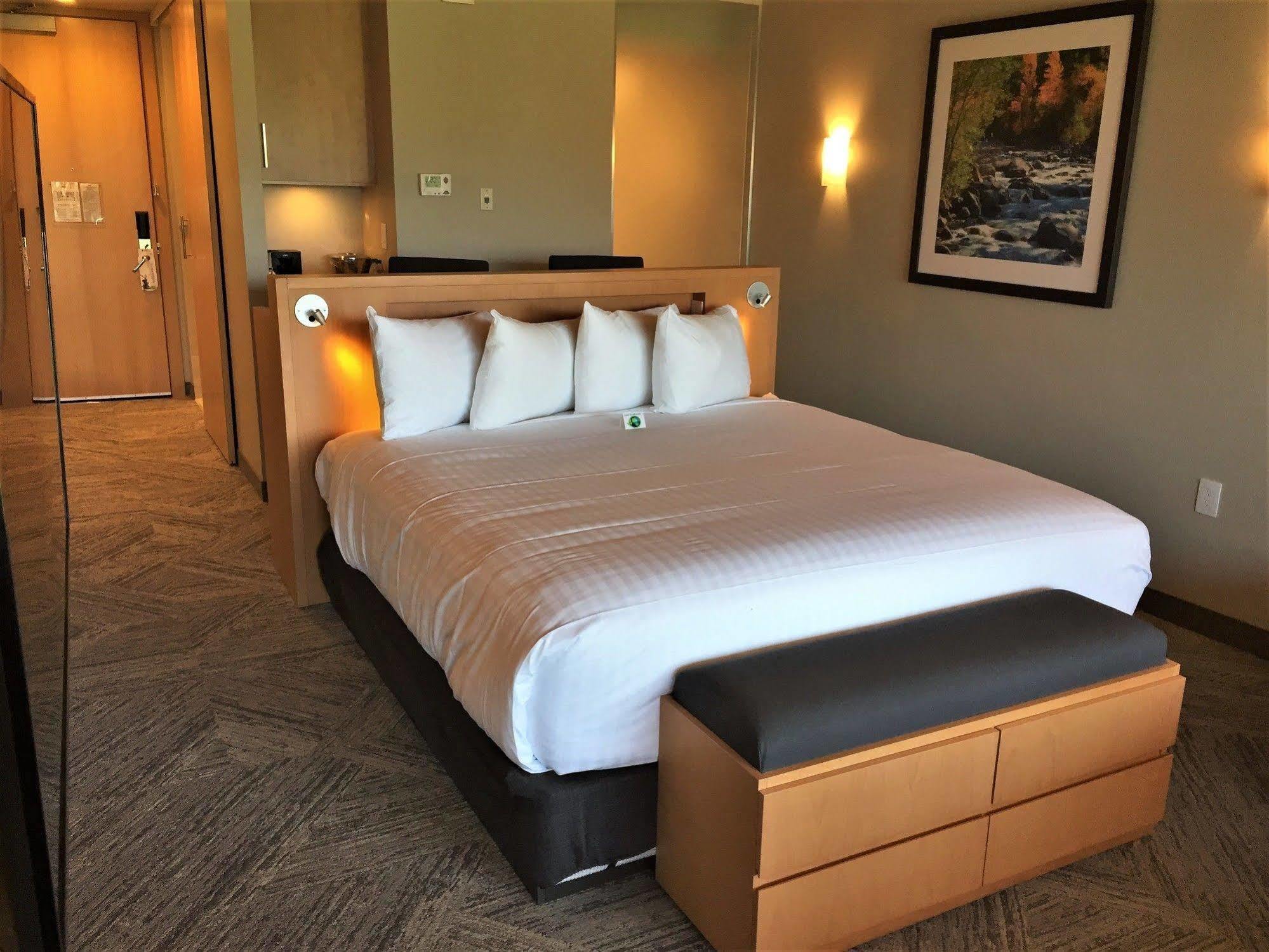 Lakeside Resort 4*