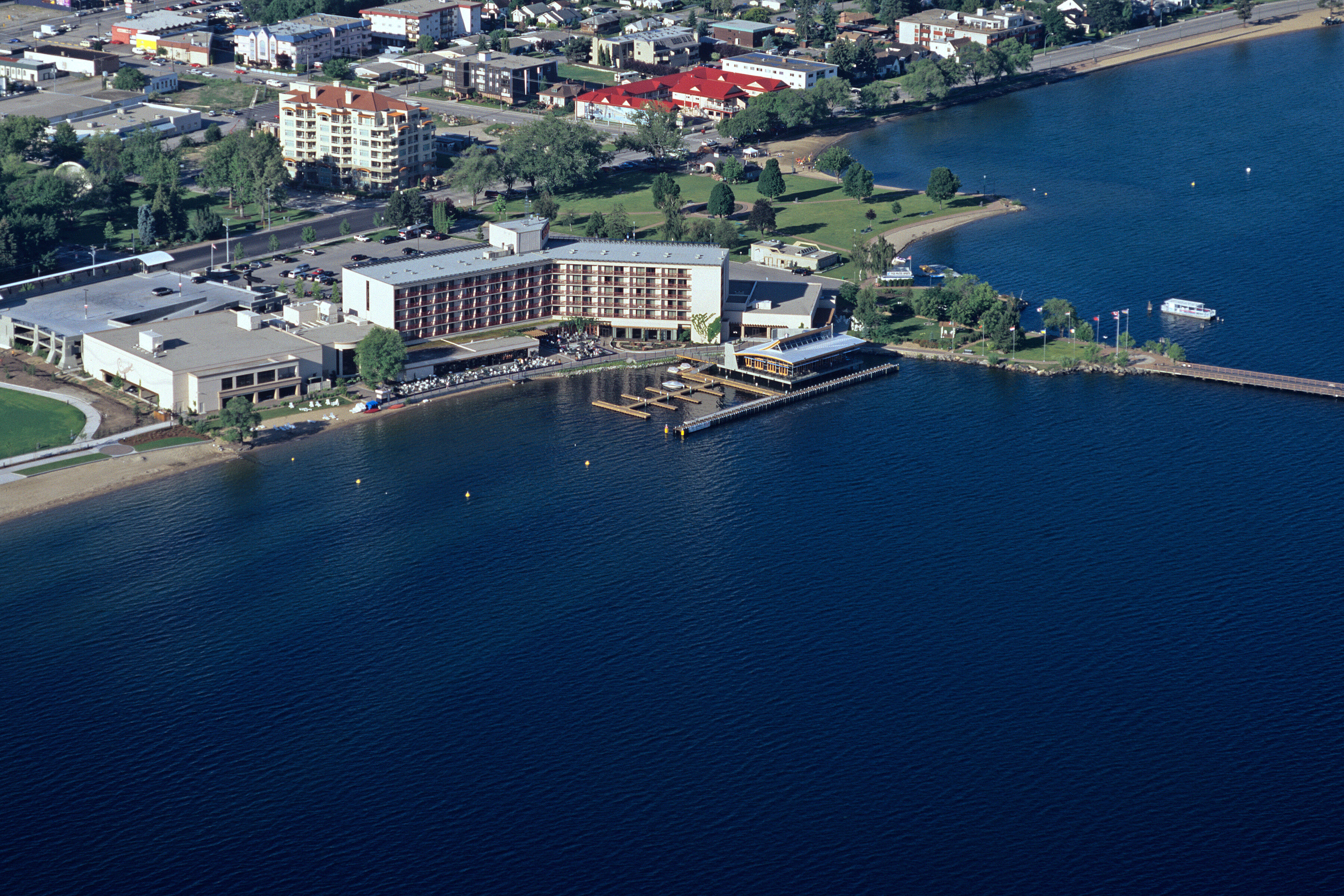 Lakeside 4*